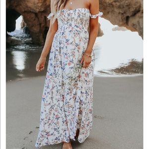 Never worn maxi dress. Size L.